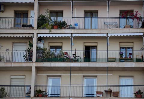 Mietwohnungen in Palma de Mallorca Teil einer Hausfront in Palma